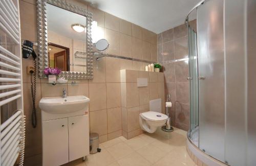 Loket Casa | Pension Masonic House