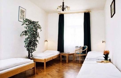 Zizkov Hotel | Pension Prague City