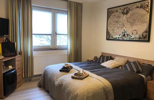 Oos Apartamento | Pension RINGO, Airport Pit Stop, Bahnhof und Flughafen in der Nähe