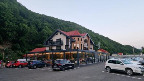 Ciucea Casa | Pensiune Restaurant PERLA
