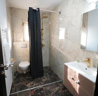 Bucu Casa | Pensiunea 77