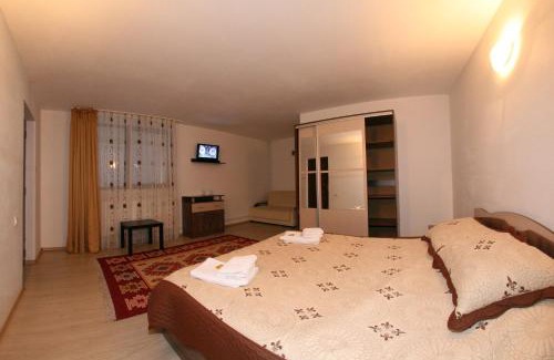 Malaia Casa | Pensiunea Ciobanelu