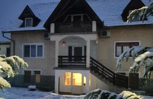 Vadu Crisului Casa | Pensiunea CORIMEN Vadu Crisului