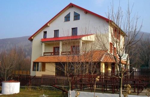 Valiug Casa | Pensiunea Daniels