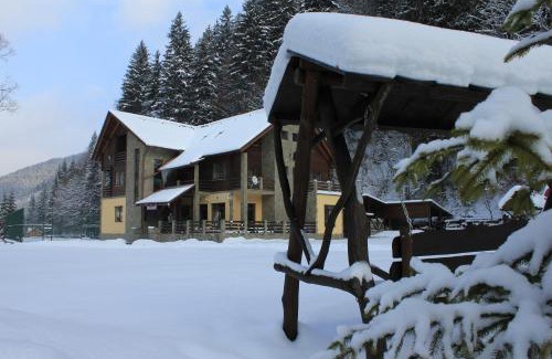 Lunca Bradului Casa | Pensiunea Denisa