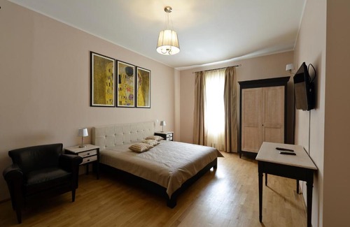 Tirgu Mures Casa | Pensiunea Elphin