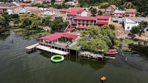 Coronini Casa | Pensiunea Leonardo