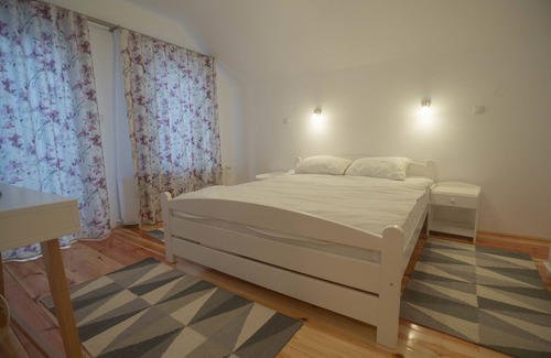 Gales Casa | Pensiunea Livada Amely