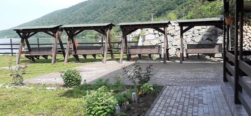 Berzasca Casa | Pensiunea Lorena