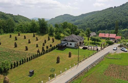 Salva Casa | Pensiunea Pe Vale La Moco