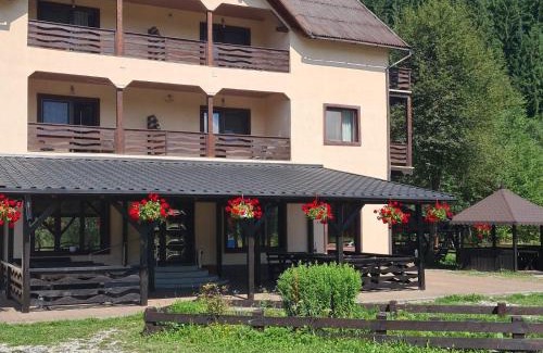 Saru Dornei Casa | Pensiunea Tora