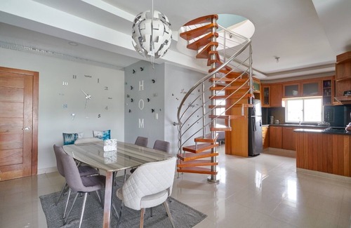 Evaristo Morales Apartamento | Pent house plas additional apartment 19 people, great location