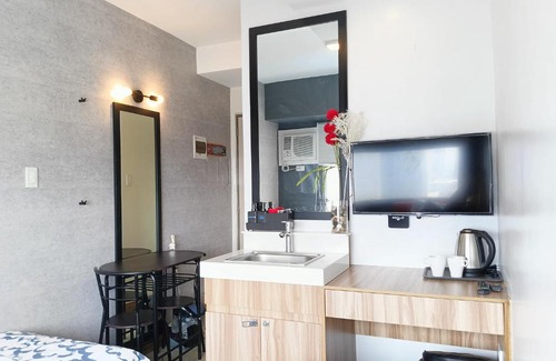 Highway Hills Apartamento | Penthouse 1 at Urban Deca EDSA by CityStudio