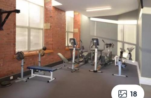 Dewsbury Apartamento | PENTHOUSE APARTMENT - FREE GARAGED Parking - BALCONY - GYM