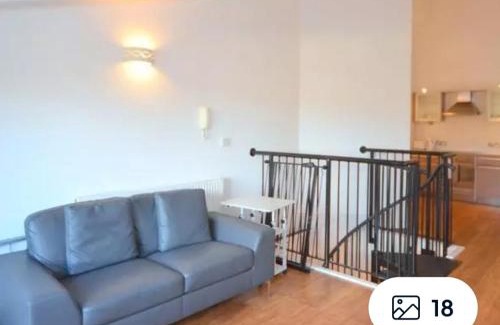 Dewsbury Apartamento | PENTHOUSE APARTMENT - FREE GARAGED Parking - BALCONY - GYM