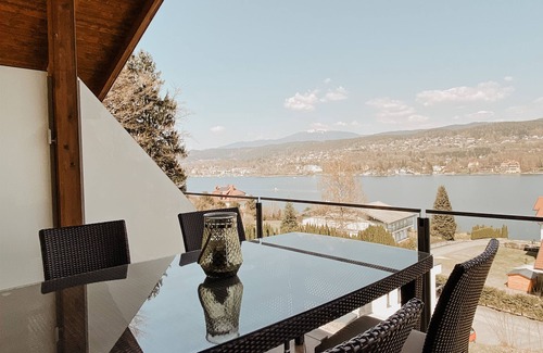 Augsdorf Apartamento | Ático con vistas al lago y acceso al lago en la tranquila Velden