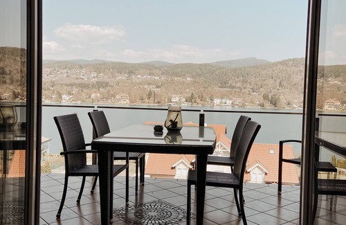 Augsdorf Apartamento | Ático con vistas al lago y acceso al lago en la tranquila Velden