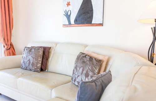 Canada Apartamento | Penthouse Apt with Sea and Country Views by Cara Rentals