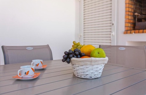 Canada Apartamento | Penthouse Apt with Sea and Country Views by Cara Rentals