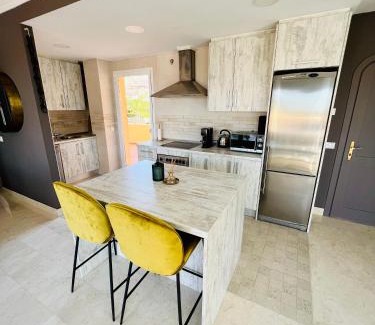 Elviria Apartamento | Penthouse au calme avec vue mer nature environnante et très grandes terrasses