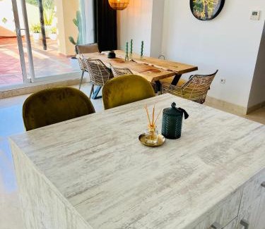Elviria Apartamento | Penthouse au calme avec vue mer nature environnante et très grandes terrasses