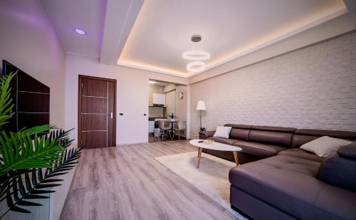 Tractorul Apartamento | Penthouse Chic by Landev