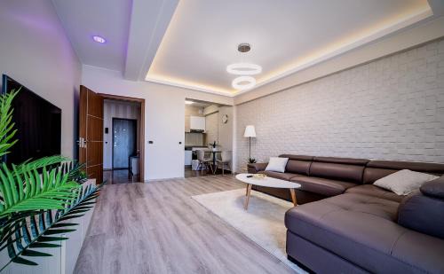 Tractorul Apartamento | Penthouse Chic by Landev