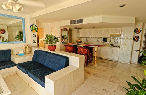 Ixtapa Condominio | Penthouse Condo Ocean & Beach front views. Located on Hotel Row