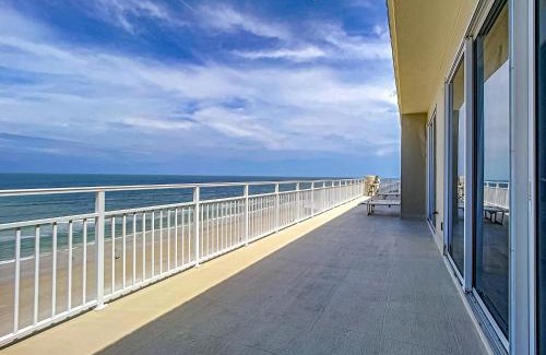New Smyrna Beach Apartamento | Penthouse Condo with wrap around views of the ocean - SR802