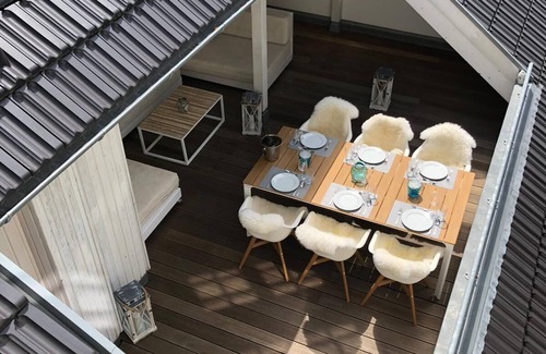 Hohen Niendorf Apartamento | Penthouse / Ferienwohnung mit Turmzimmer und Dachterrasse