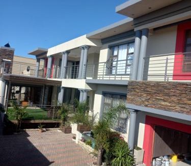 Emalahleni Casa | Penthouse Guesthouse