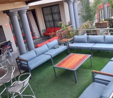 Emalahleni Casa | Penthouse Guesthouse