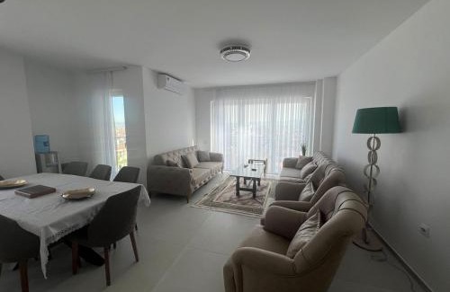 Dushanovë Apartamento | Penthouse Living in Lofty Heights
