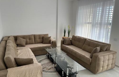 Dushanovë Apartamento | Penthouse Living in Lofty Heights