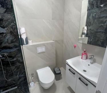 Dushanovë Apartamento | Penthouse Living in Lofty Heights