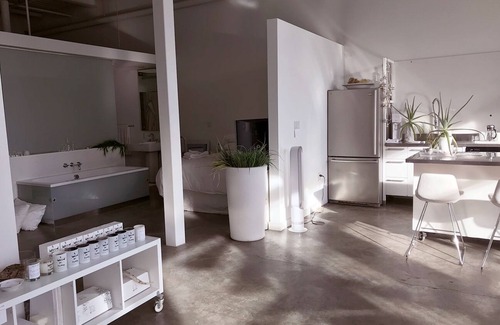 Gastown Condominio | Penthouse loft with deck, rooftop and fireplace in historic Gastown, Vancouver.