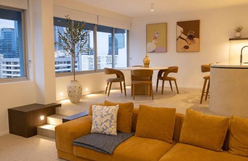Spring Hill Apartamento | Penthouse - Luxury 2 Storey -3 Bedroom Sky home!