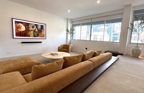Spring Hill Apartamento | Penthouse - Luxury 2 Storey -3 Bedroom Sky home!