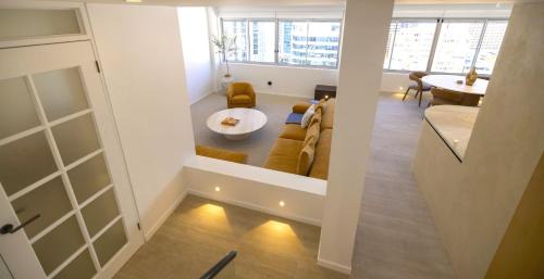 Spring Hill Apartamento | Penthouse - Luxury 2 Storey -3 Bedroom Sky home!