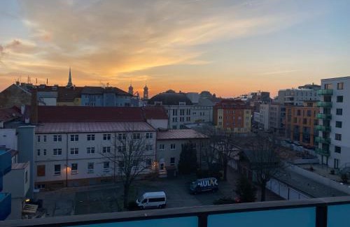 Old Town Plzen Apartamento | Penthouse mit Balkon in zentraler Lage in Pilsen
