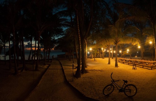 Thatch Caye Complejo | Penthouse Oceanfront Cabana w/ Private Ocean-Facing Balcony & Amazing Views