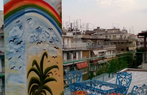 Thessaloniki Apartamento | Penthouse on the 4th floor with huge Balcony! 10 min away from Metro.