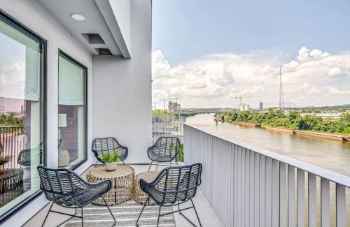 North Capitol Casa | Penthouse River View Walk Downtown, Garage Parking
