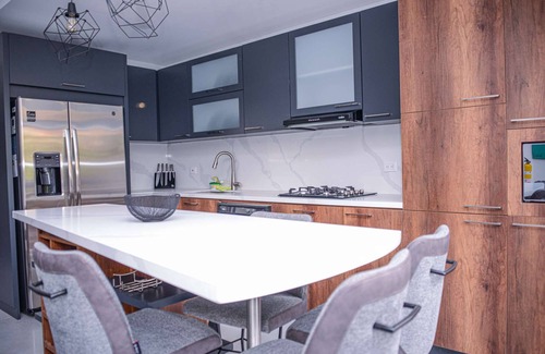 El Castillo Apartamento | Penthouse Roof inside Lleras Duplex 3 Bedroom AC Hot Tub