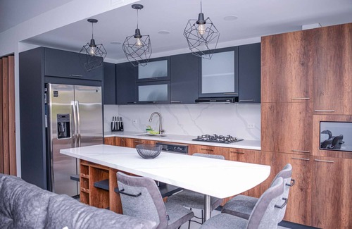 El Castillo Apartamento | Penthouse Roof inside Lleras Duplex 3 Bedroom AC Hot Tub