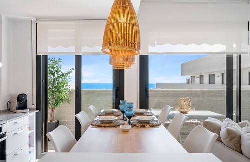 Roques Daurades Apartamento | Ático vistas frontales mar y piscina a 100m playa