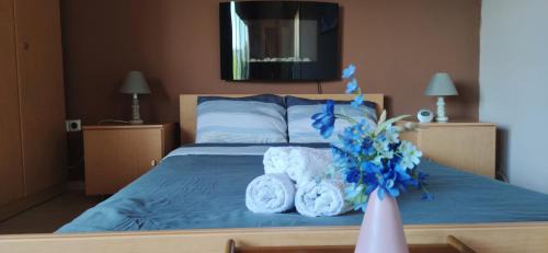 Salamis Apartamento | Penthouse Studio next to the Sea