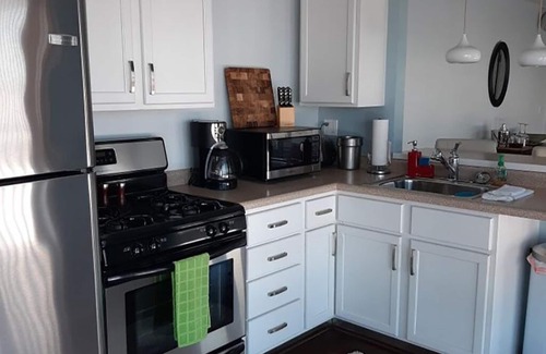 Arnolds Park Condominio | Penthouse Suite, gorgeous West Lake Okoboji views, 1 BDRM above shopping center