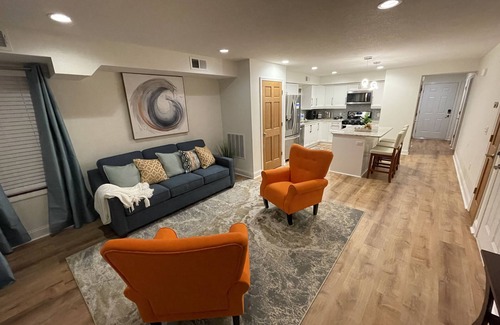 Kutzky Park Apartamento | Penthouse Suite—Steps from Mayo Clinic Hospital