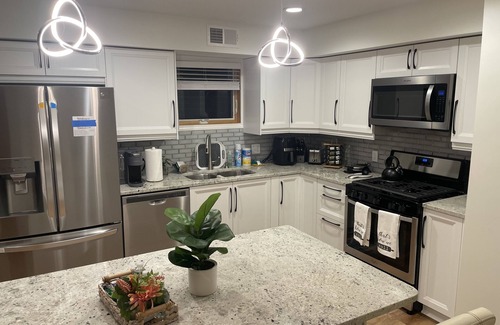 Kutzky Park Apartamento | Penthouse Suite—Steps from Mayo Clinic Hospital